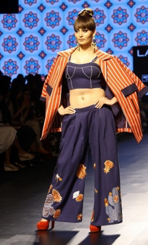 Urvashi Rautela (aka) Urvashi Rautela