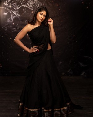 Vijayalakshmi (aka) Vijaya lakshmi