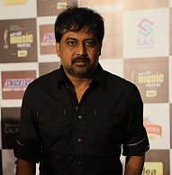 lingusamy-gives-up-direction-duties-photos-pictures-stills