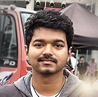 vijay-doesnt-get-both-the-sisters-photos-pictures-stills