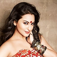 Lingaa heroine Sonakshi Sinha's take on Superstar Rajini