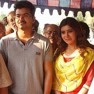 Vijay is simple and sweet as ever, at Kaththi's sets