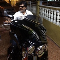 Vivek joins Rajini and Ajith with his new style statement