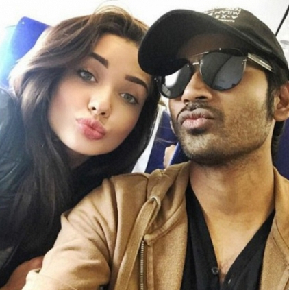 Amy Jackson teaches Dhanush to do a selfie pout