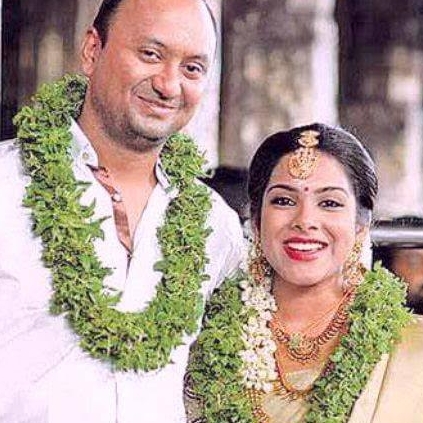 Kadhal Sandhya enters wedlock with Venkat Chandrasekar.