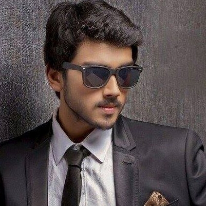 A crazy female fan writes a letter in blood to Kalidas