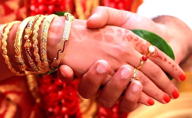 Actor marries his long-time girlfriend and Badminton player in an intimate ceremony ft Vinayak Joshi