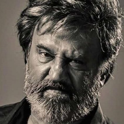 Actor Sathish eating a biscuit Thalaivar Superstar Rajinikanth Style