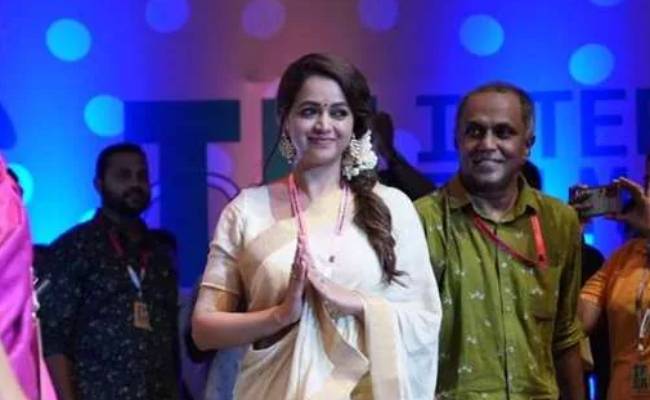 actress bhavana surprise entry in iffk get standing ovation