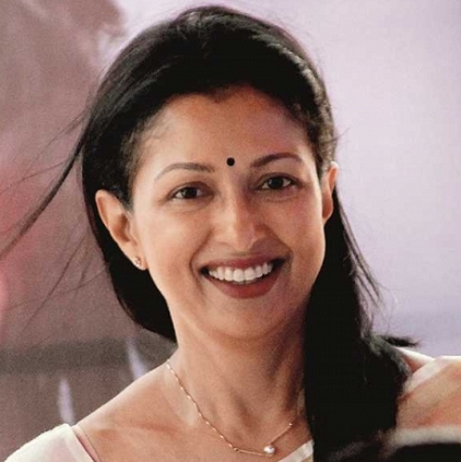 Actress Gautami will support neither Kamal nor Rajini until she knows their political policies