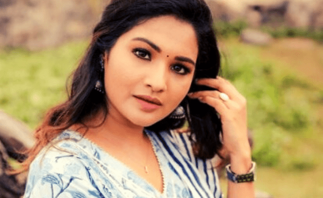 Actress Sharanya Turadi turns emotional as Vaithegi Kathirunthal goes off air