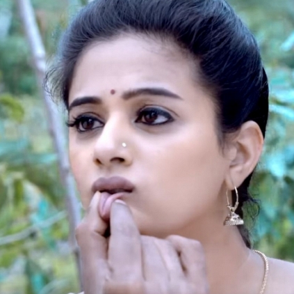 Agala Eshto Akasha Kannada video song from Dhwaja