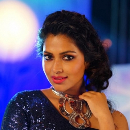 Amala Paul and Sathyaraj act together in Tamil remake of Lailaa O Lailaa Amala Paul and Sathyaraj act together in Tamil remake of Lailaa O Lailaa