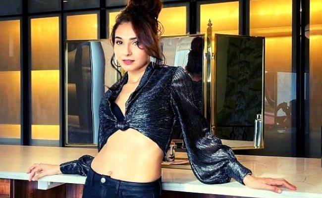 Amazing! Andrea Jeremiah's new tattoo stuns fans - Fans compare her to this world famous star