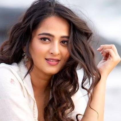 Anushka Shetty shares a pic of her pet