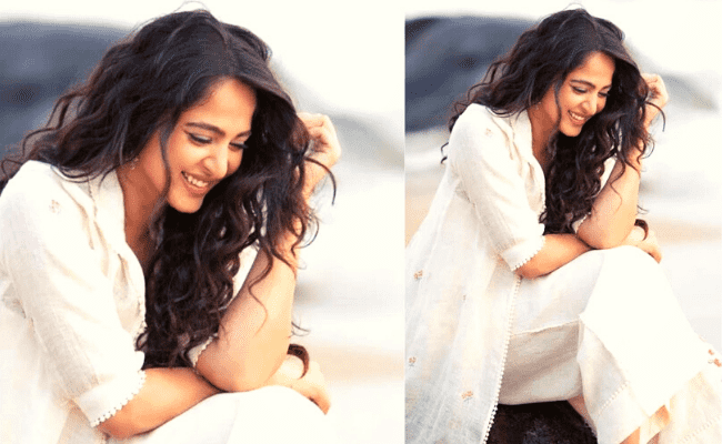 Anushka Shetty's casual pic has become the latest online sensation; viral