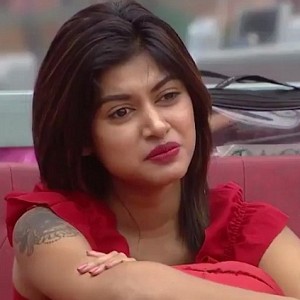 bigg-boss-contestant-oviya-to-leave-the-show-photos-pictures-stills Just in: Oviya to leave Bigg Boss! Medical emergency.