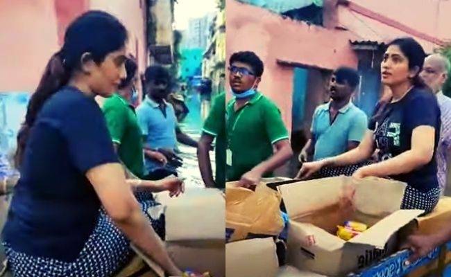 Bigg Boss fame Julie gets down into the Chennai flood water - wins hearts