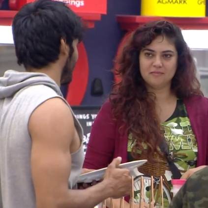 Bigg Boss Losliya stab Sherin's gift for Darshan