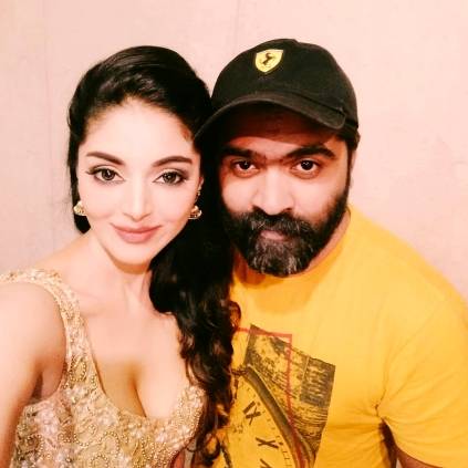 Bigg Boss star’s girlfriend Sanam Shetty’s selfie with Simbu