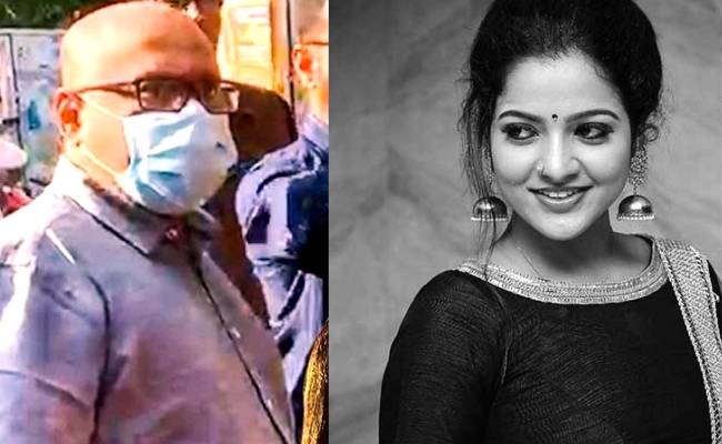 Bigg Boss Tamil 4 Suresh pays his last respect to VJ Chitra, viral video