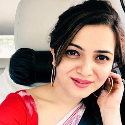 Dhivyadharshini's dancing at Enkitta Modhaadhe show