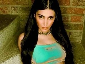 Fan asks Shruti Haasan for her phone number - Guess how the actress replied!