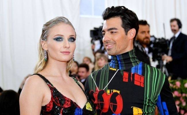 'GOT' star Sophie Turner shares UNSEEN lovey-dovey pics on 2nd wedding anniversary! Check out