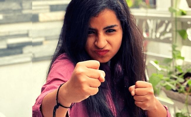 Here's how Cook With Comali fame Sivaangi reacted to a fan’s strange comment