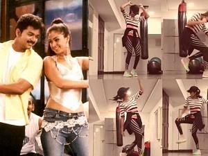 Whoa! Vijay's "Aalthotta Bhoopathi" - Check out this damsel slaying Simran's exact moves! Watch now!