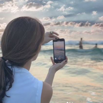 Hrithik Roshan posts picture with ex-wife Sussanne