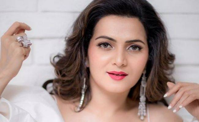 "It's not in the clothes, it's in the mindset...": DD's strong message in 'sea-friendly' clothes goes Viral