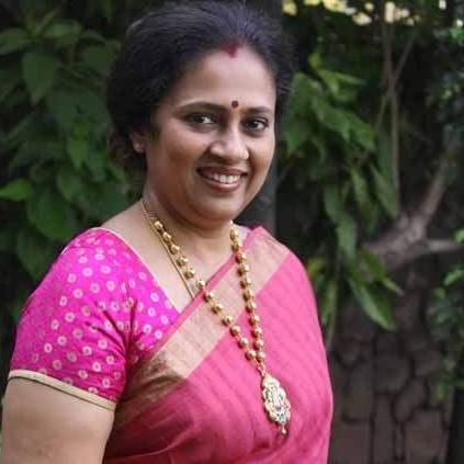 Lakshmy Ramakrishnan posts picture with Solvathellam Unmai team after House Owner Censorship