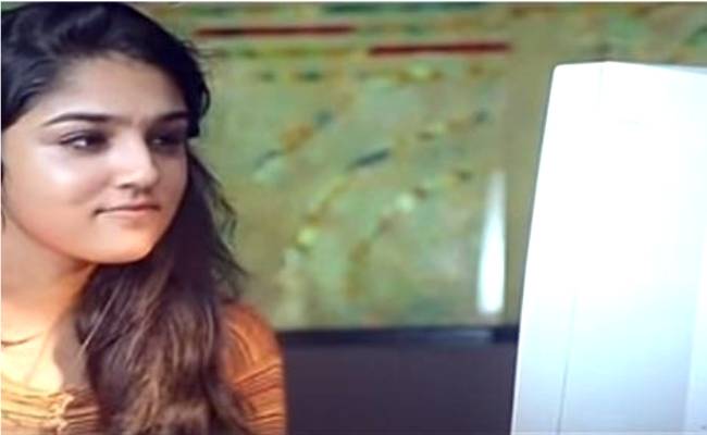 Lekha Washington uncredited cameo in Kadhilar Dhinam
