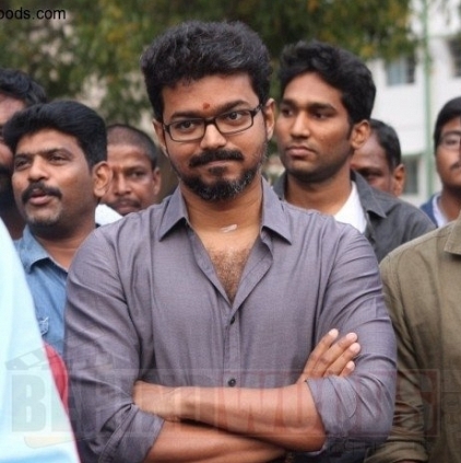 Lyricist Vivek talks about his interaction with Vijay in Vijay 61 shooting spot