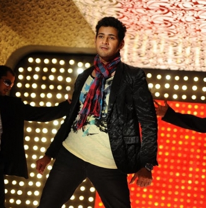 Madhan Karky writes a stylish intro number for Mahesh Babu Madhan Karky writes a stylish intro number for Mahesh Babu