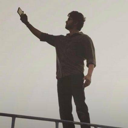 Master shoot Vijay selfie with fans standing on a van viral pictures ft Vijay Sethupathi Malavika Mohanan