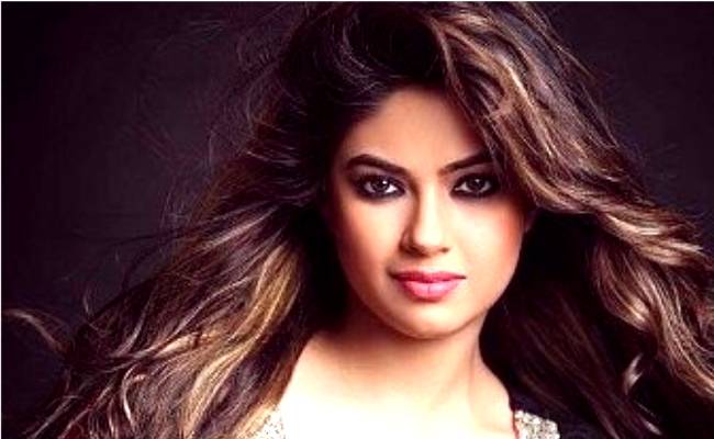 Nila aka Meera Chopra dad robbed in Delhi tweets about it