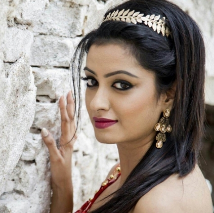 Nisha Krishnan steps out of her current serial Nenjam Marapathillai