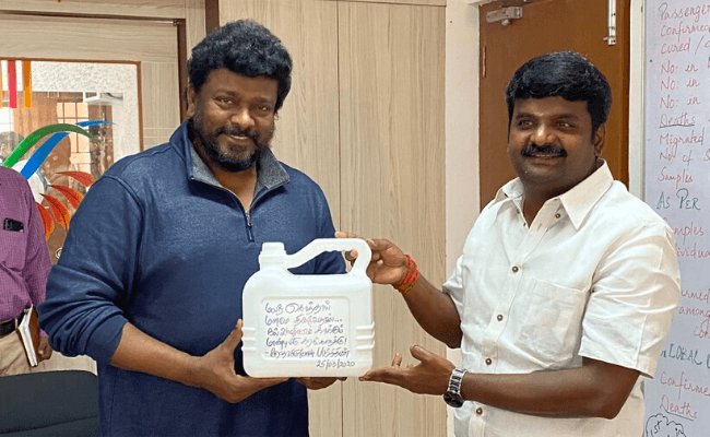 Parthiban gifts sanitizer to health minister Vijaya Baskar instead of Bouquet