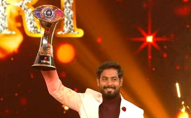 Photos - Aari Bigg Boss Tamil 4 winner moments, celebration ft Aari Arjunan