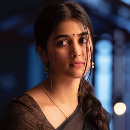 Pooja Hegde emotional as her fans sleeps in platforms for 5 days to meet her