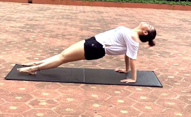 Popular actress' intense yoga routine viral pics gives major fitness goals ft Tamannaah