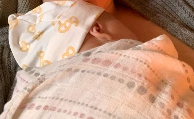 Popular star Rachel Bloom gives birth to her first baby amidst Coronavirus Outbreak, shares pic