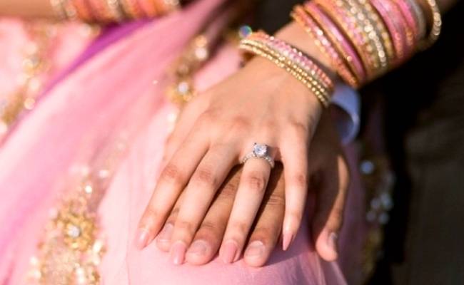 Popular Vijay TV serial actress gets engaged to the love of her life ft Kaatrin Mozhi’s Vaishnavi Rajasekaran