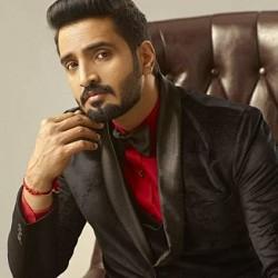 Post Dagaalty first look, Santhanam promises not to promote smoking posters in future