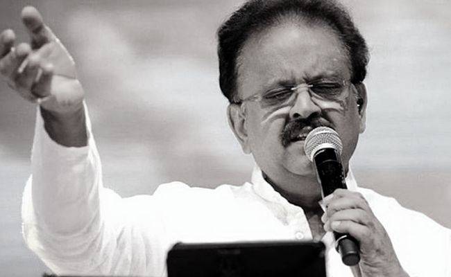 RIP SPB - When SPB fell at the feet of porters - heart touching viral video