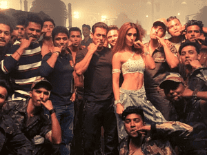 Salman Khan all praise for DSP's 'Seeti Maar'; Prabhu Deva’s directorial hit-number creates NEW RECORD - Don't miss VIDEO!