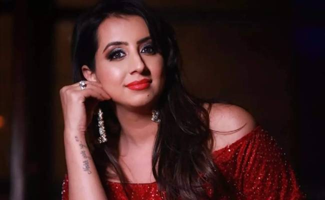 Pregnant Sanjjanaa Galrani shaves her head, pic go viral