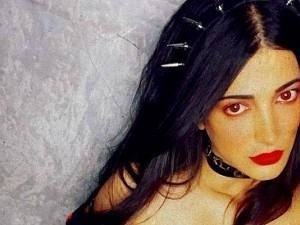 Shruti Haasan poses with Santanu's artwork; super HOT pics go VIRAL!